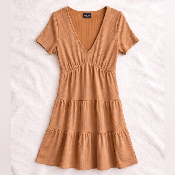Olivia Rae Dresses & Skirts - Olivia Rae Ribbed Tiered Mini Dress Large Tan Pink V-Neck Short Sleeve Casual